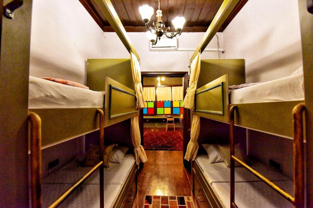 Lords Hostel & Pub 安塔利亚 外观 照片
