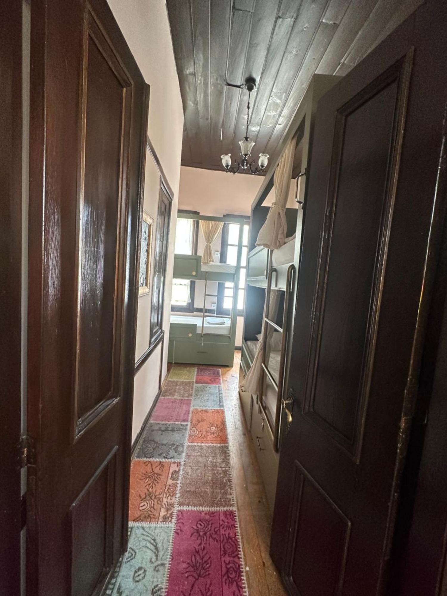Lords Hostel & Pub 安塔利亚 外观 照片